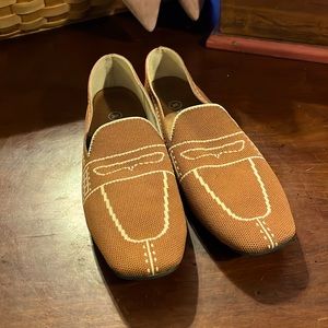 Vivaia size 10-10.5m printed loafer, soft burnt orange.